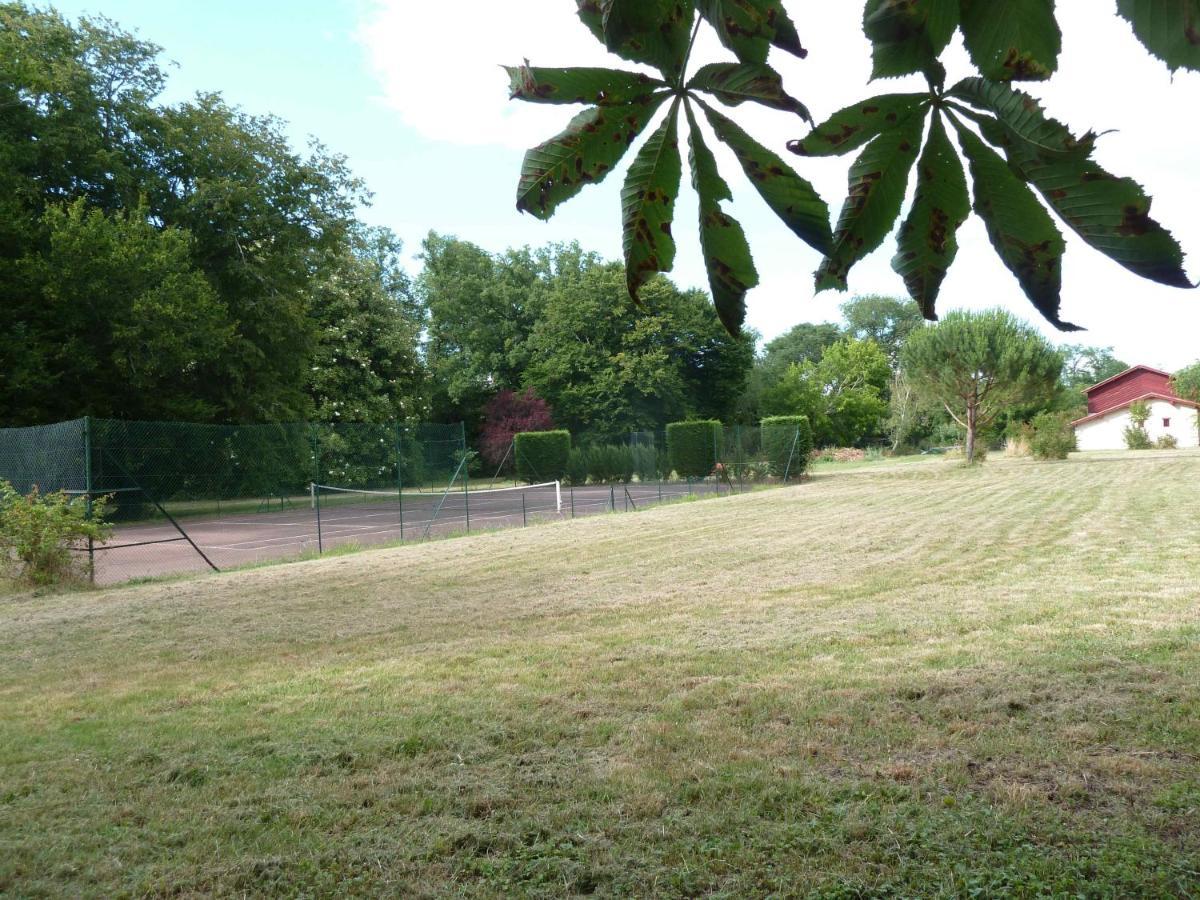 Chateau Rosemont: Family Estate with Pool & Tennis in Médoc Labarde Exterior photo