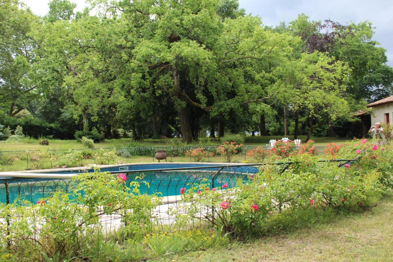 Chateau Rosemont: Family Estate with Pool & Tennis in Médoc Labarde Exterior photo