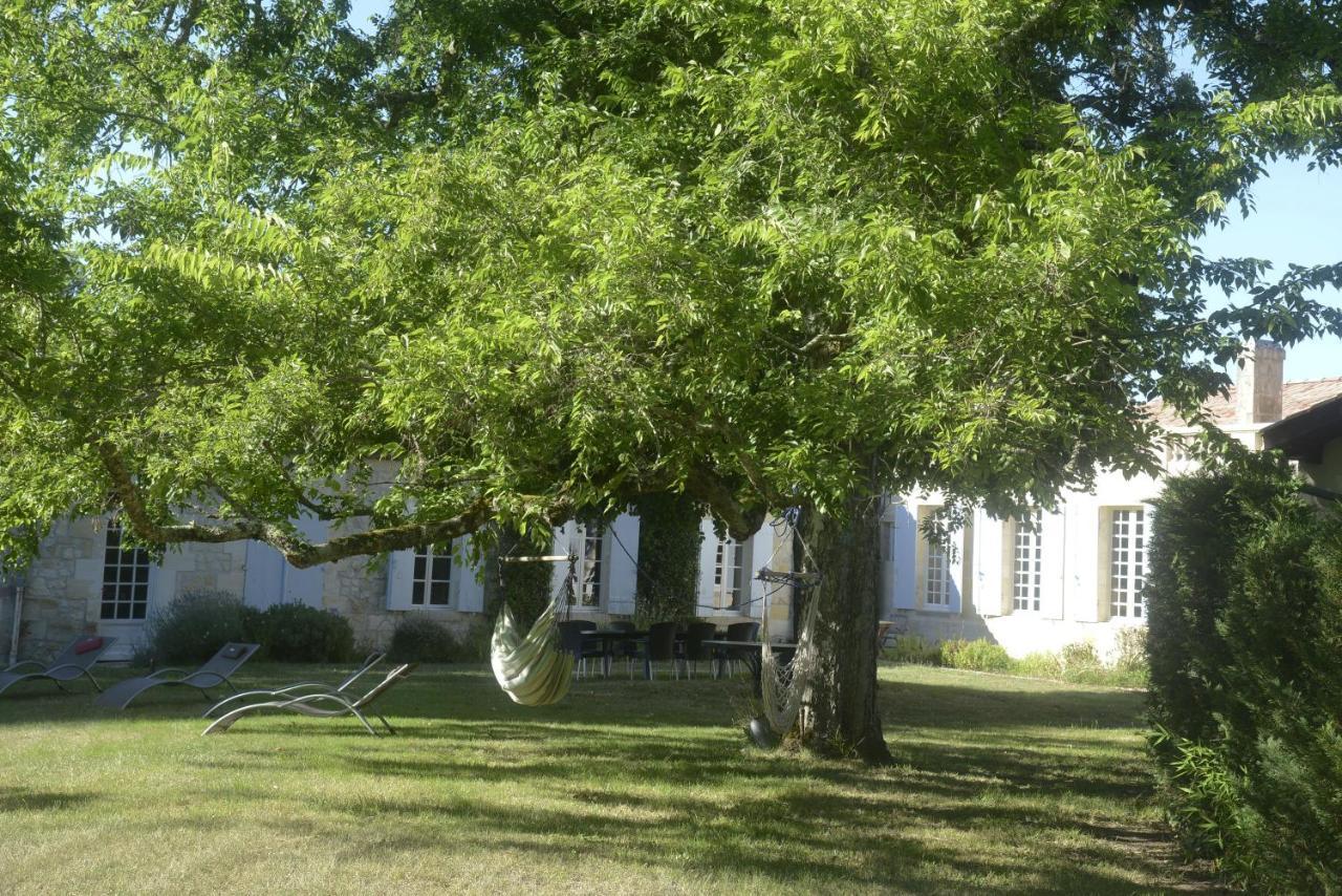 Chateau Rosemont: Family Estate with Pool & Tennis in Médoc Labarde Exterior photo